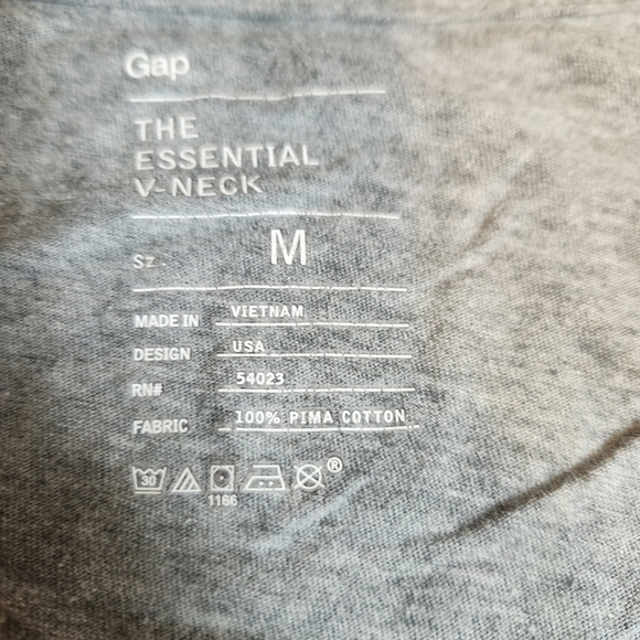 GAP the Essential V Neck T Shirt Medium - Picture 6 of 6
